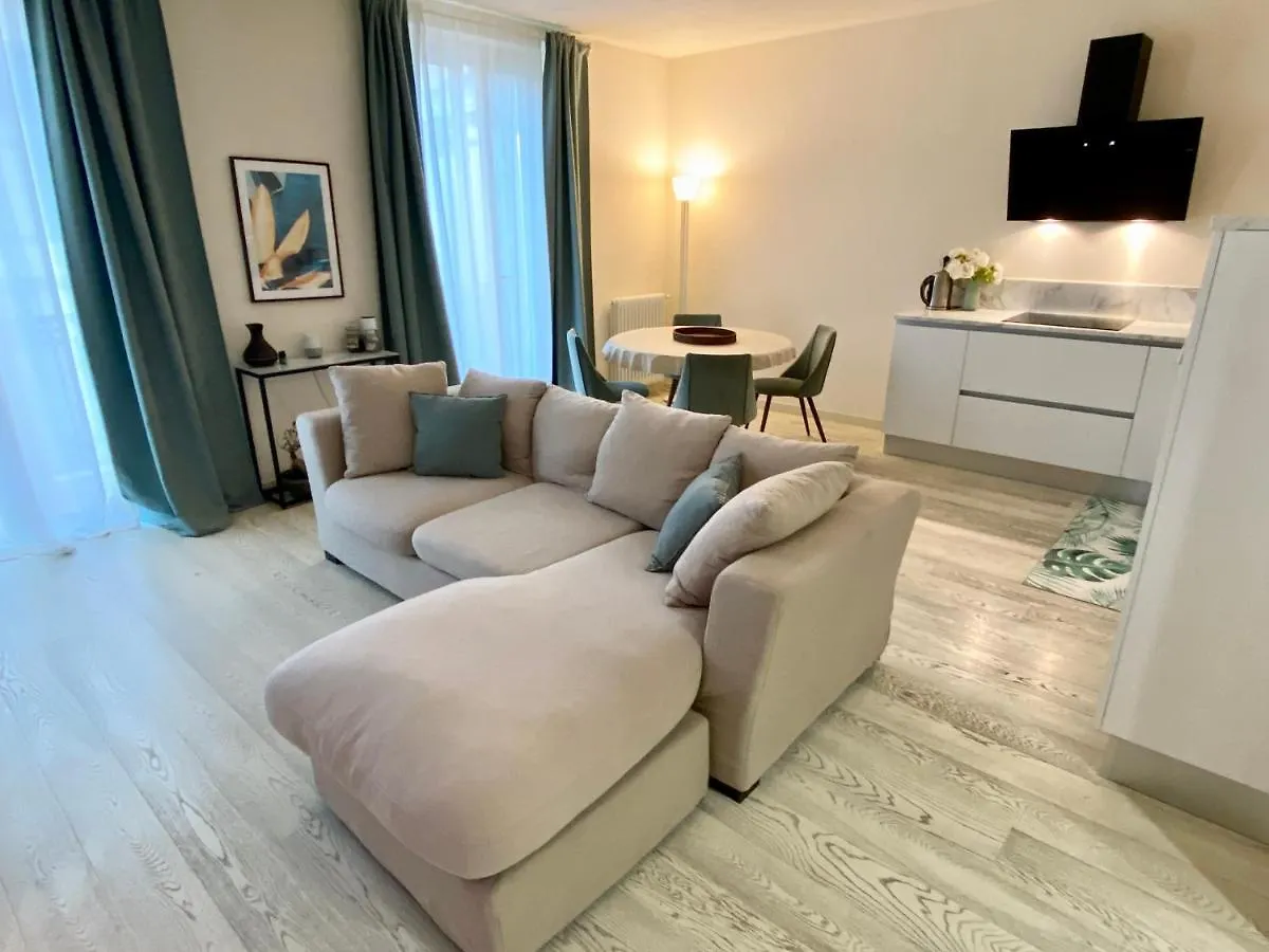 Front Beach Apartments ヴィアレッジョ