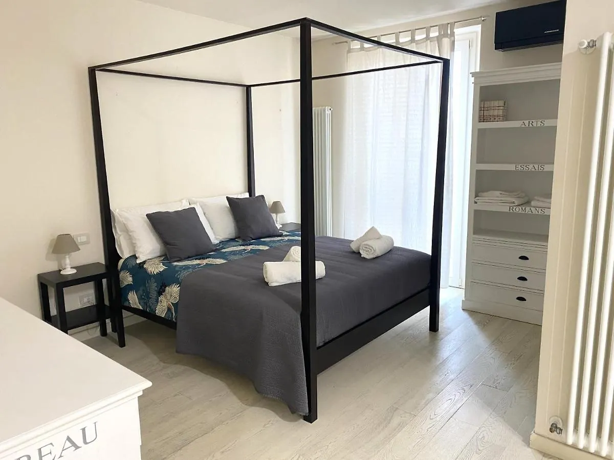 Front Beach Apartments ヴィアレッジョ